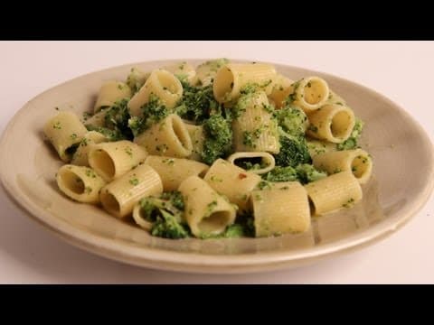 Pasta with Broccoli (Laura in the Kitchen Style)