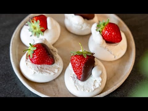 Mini Pavlovas aux fraises et chocolat