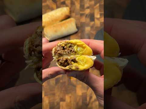 Easy Meal Prep Breakfast Burrito Recipe (CAN BE FROZEN!!)