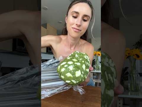 Matcha white chocolate cookie ice cream sandwich 💚